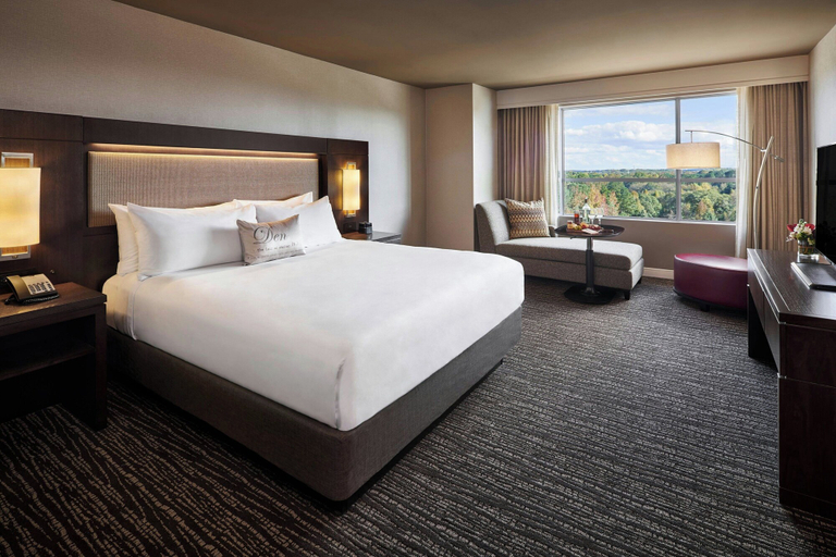 Bedroom 3, The StateView Hotel, Autograph Collection, Wake