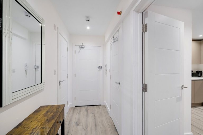 Others 5, Modern 1 Bedroom Apartment - Camberley, Surrey