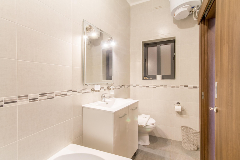 Room 2, Siku Gozitan House With Pool hot tub