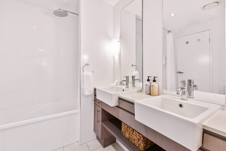 Bathroom 3, Lux Apartment Cairns - 9 Pools BBQ Gym, Cairns
