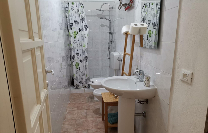 Room 2, Casa Circe in Olbia With 1 Bedrooms and 1 Bathrooms, Olbia-Tempio