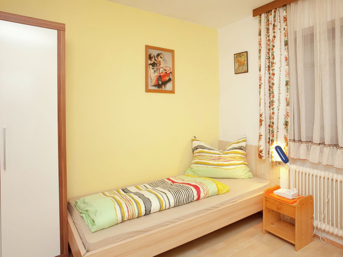 Bedroom 2, Apartment in Wagrain near Ski Slopes, Sankt Johann im Pongau