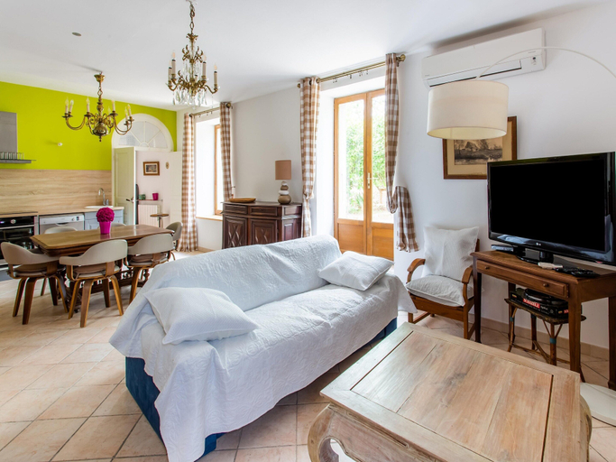 Living room 2, Cozy Holiday Home in Occitanie, Hérault
