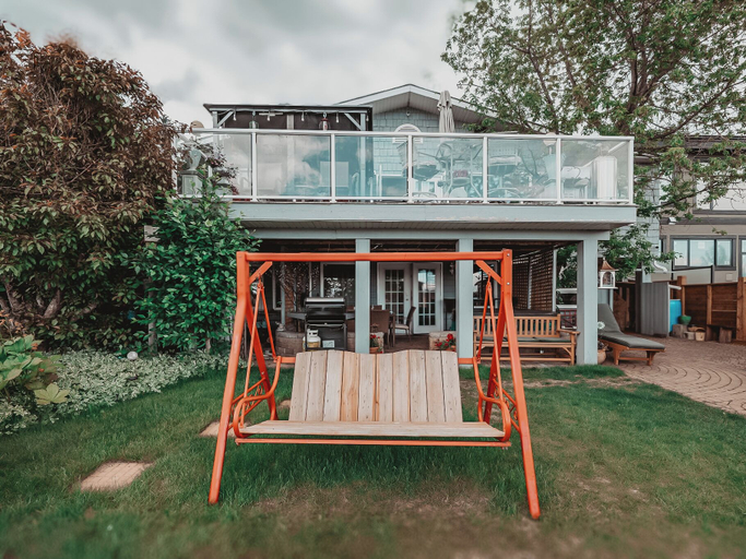 Exterior & Views 2, Along River Ridge, Division No. 6