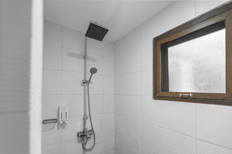Bathroom 4, Palm Beach Resort, San Juan