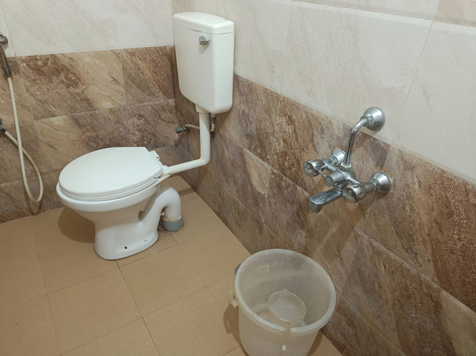 Bathroom 4, Green Tree Hotel, Chennai