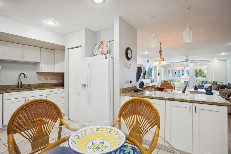 Room 3, St Augustine Luxe Oceanfront - Free Tix, Saint Johns