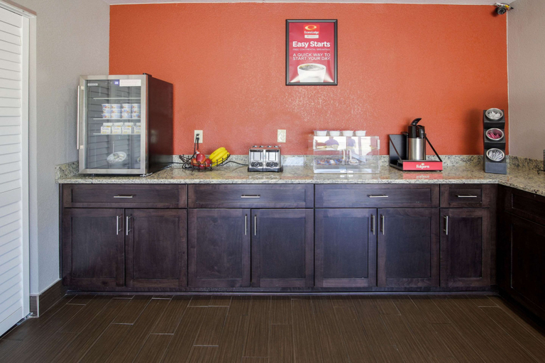 Food & Drinks 4, Econo Lodge Norfolk Airport, Norfolk
