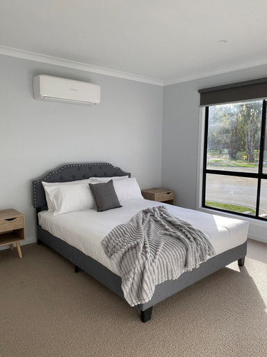 Bedroom 2, Deniliquin Pioneer Tourist Park, Deniliquin