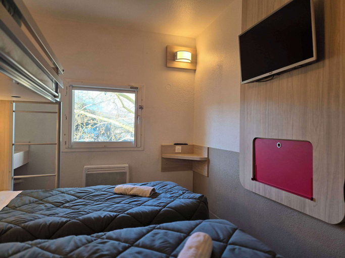 Bedroom 4, Premiere Classe Lyon Beynost, Ain