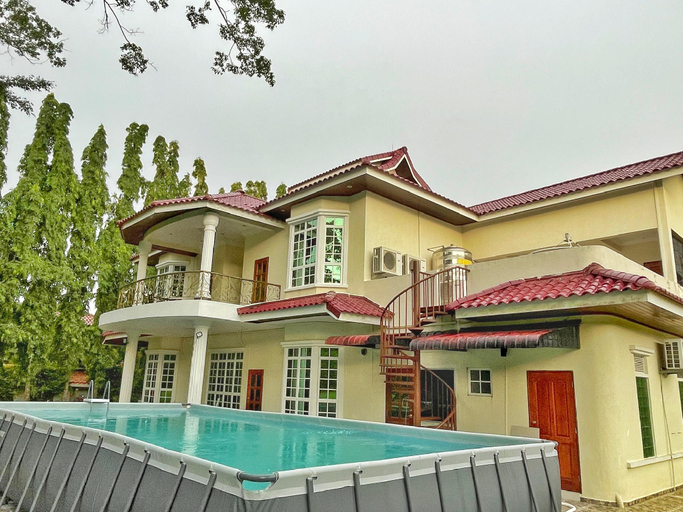 Exterior 3