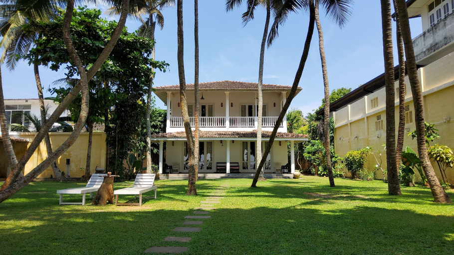 Exterior & Views