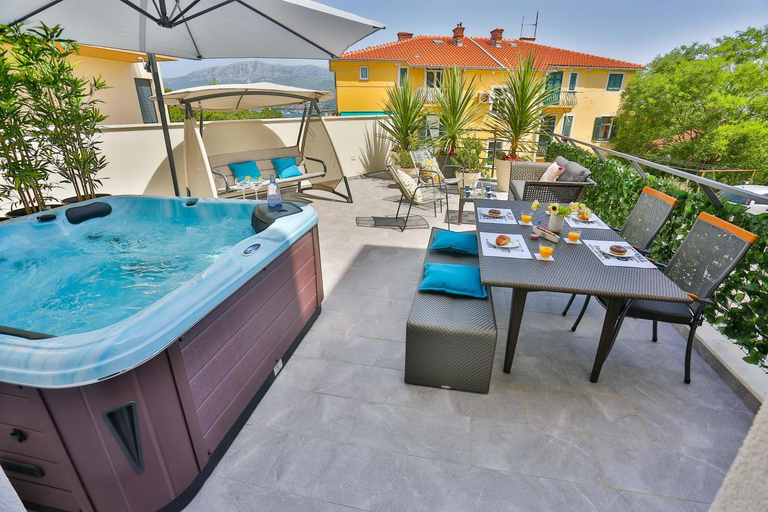 Sport & Beauty 2, Luxury Urban Villa Apartments With Jacuzzi, Split