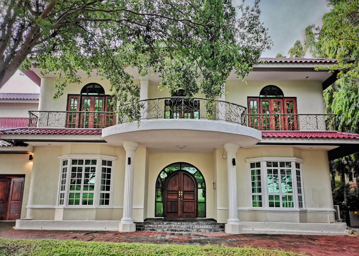 Exterior 2