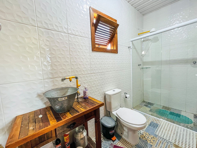 Bathroom 4, Rua José Joaquim Nogueira, Santa Branca