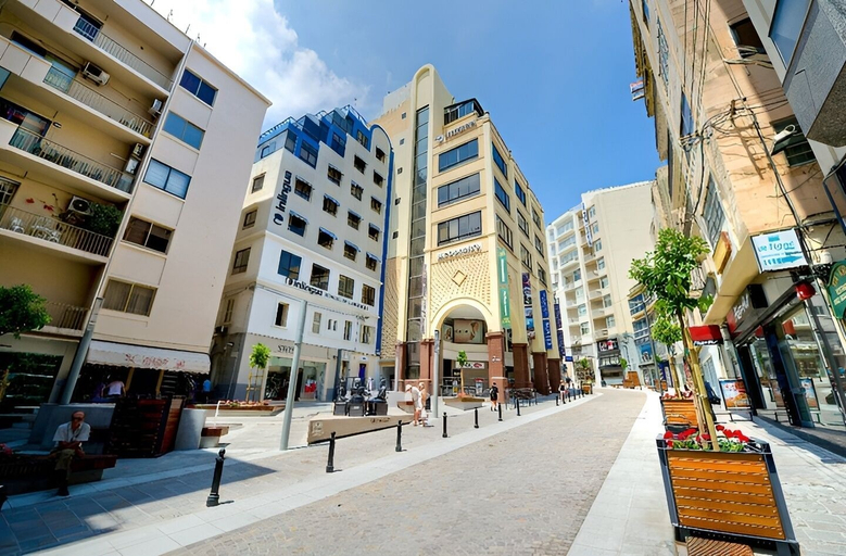 Exterior & Views, Chic 2BR Apartment, Ideal Location