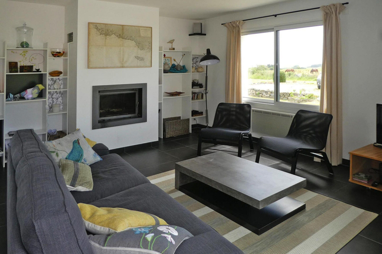 Living room, Sea-view Holiday Home With Terrace, Plougasnou, Finistère