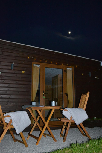 Others 4, The Hive Lodge Cabin with 3 peak views, Ribblehead, Settle, North Yorkshire