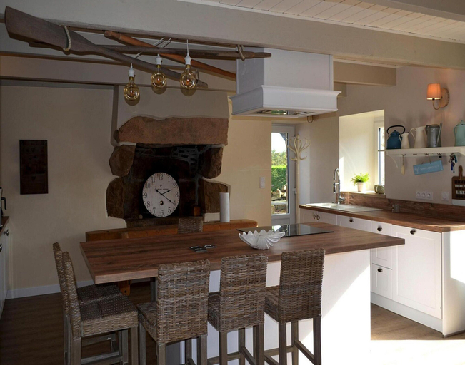 Dining 5, Natural Stone House With Maritime Flair, Finistère