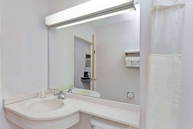 Bathroom 14