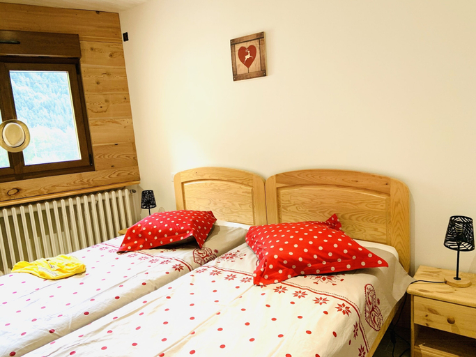 Bedroom 3, Gîtes Coste Belle et Costillon, Hautes-Alpes