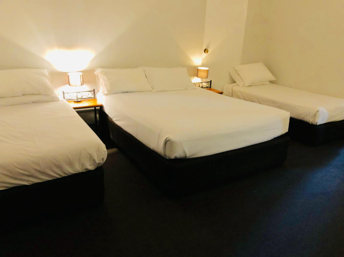 Bedroom 2, Campbelltown Colonial Motor Inn, Campbelltown - South