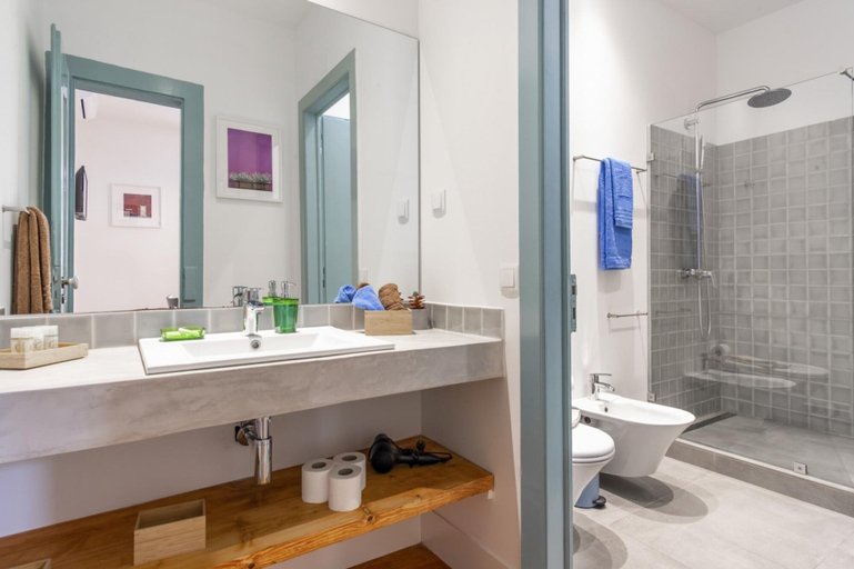 Room 2, LV Premier Baixa DO1 Spacious Central AC Design, Lisbon