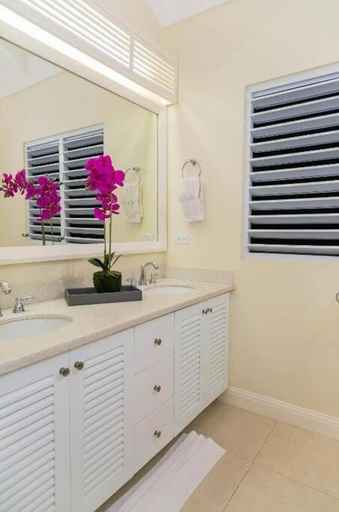 Bathroom 5, Avant Dream Escape