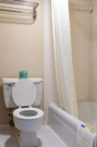 Bathroom 4, Country Hearth Inn & Suites Marietta, Cobb