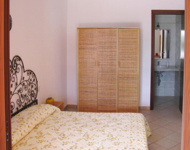 Room 2, Apartment in Costa Rei With Stunning Sea View, Cagliari