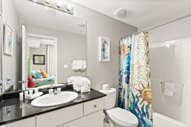 Bathroom 3, San Carlos 705, Baldwin