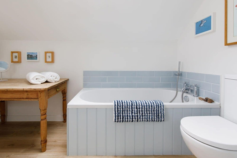 Bathroom 4, Pretty Coastal Home in Bosham Close to Water, West Sussex