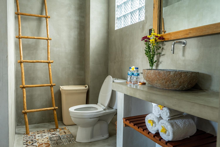 Bathroom, The Breeze Stay and Surf Canggu Bali, Badung