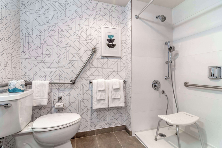 Bathroom 4, Clarion Hotel & Conference Centre Abbotsford, Fraser Valley