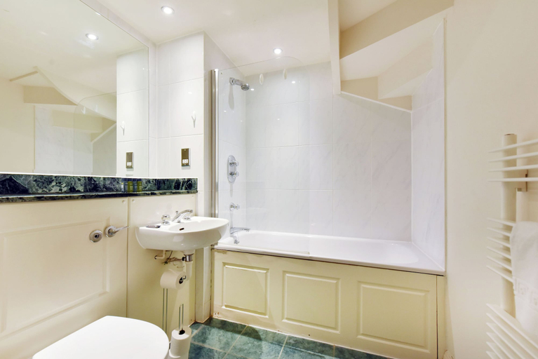 Bathroom 3, London Choice -South Kensington-Museums, London
