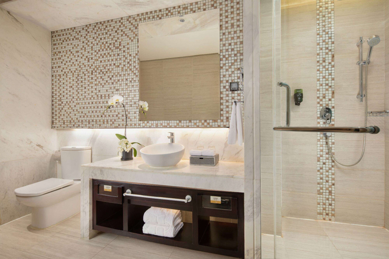 Bathroom, Ramada by Wyndham Xi'an Long march, Xi'an