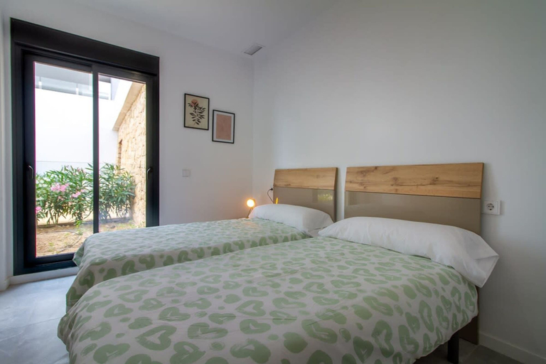 Room 2, Camporrosso 1C by Bookaparadise, Alicante