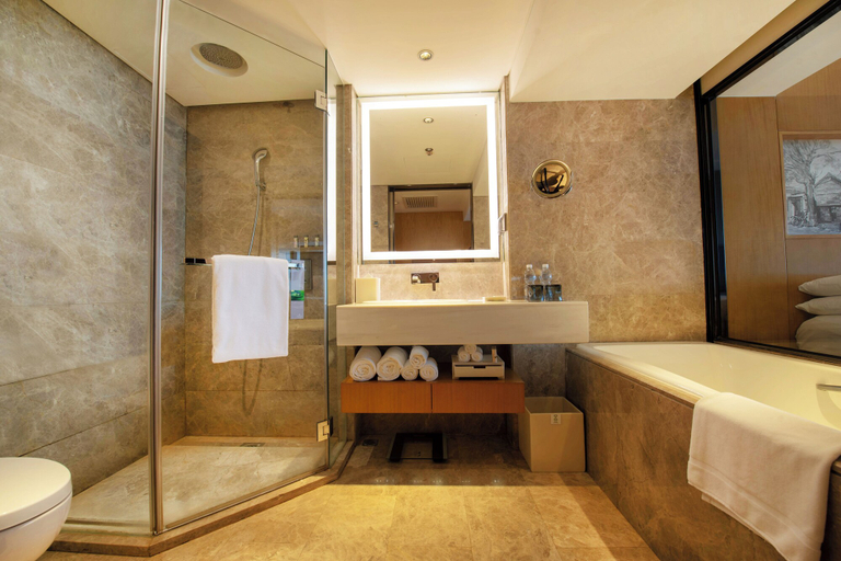 Bathroom 5, Renaissance Beijing Wangfujing Hotel, Beijing