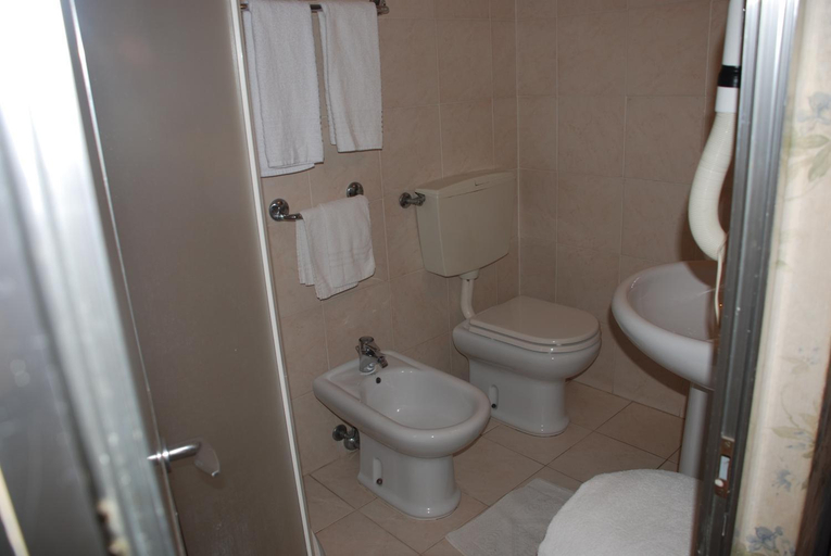 Bathroom 9