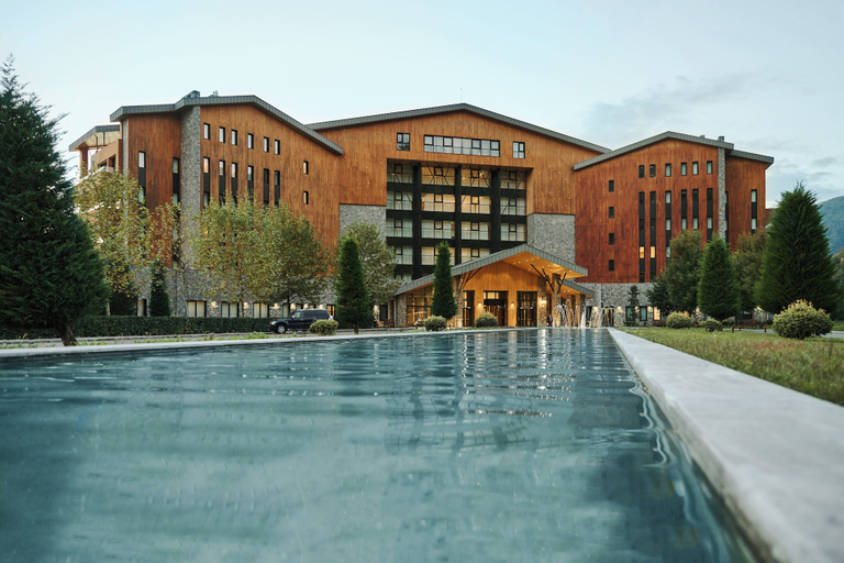Exterior & Views
