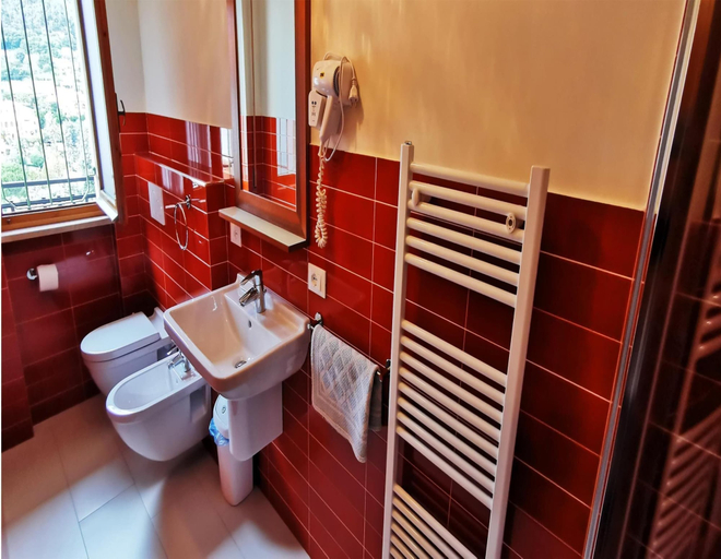 Bathroom 4, Apartment in Pietra Ligure, Savona