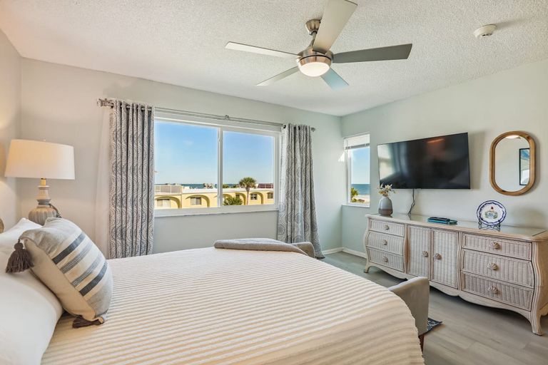 Room 4, Oceanfront Luxury Condo St Augustine, Saint Johns