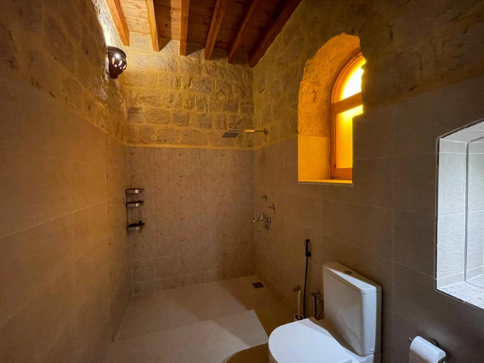 Bathroom 4, Hoopoe lodge, Yusuf as-Sidiq