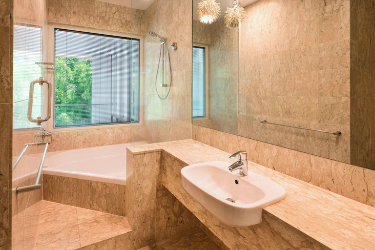 Bathroom 28