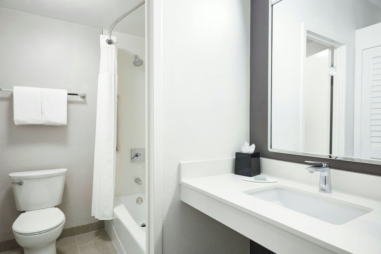 Bathroom 4, Courtyard by Marriott St Louis Westport Plaza, Saint Louis
