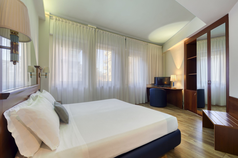 Bedroom 2, Carlton, Treviso