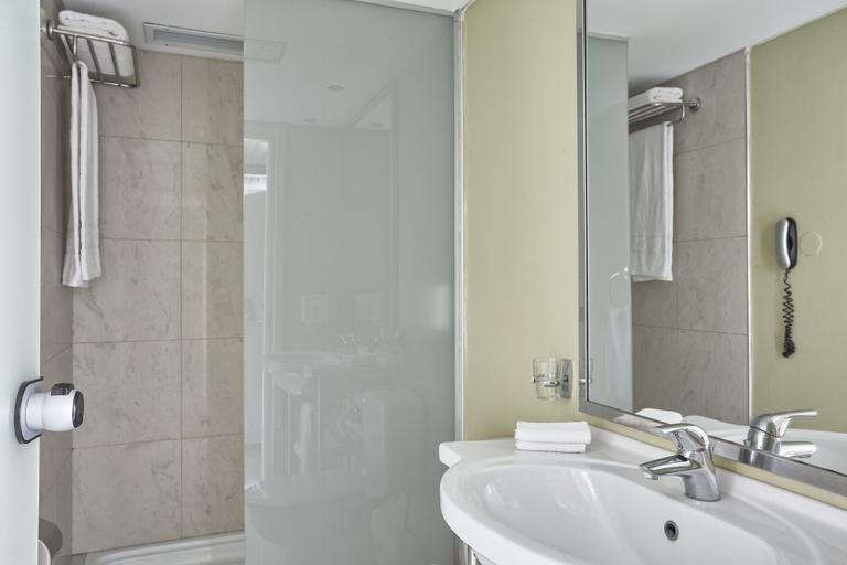 Bathroom 5, Esperides Beach Resort, South Aegean