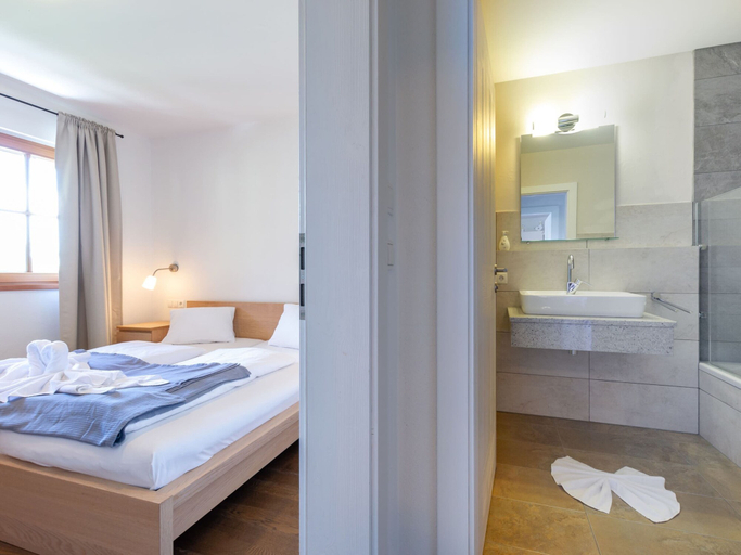 Bedroom 3, Apartment in Mittersill Near Ski Bus & Slopes, Zell am See