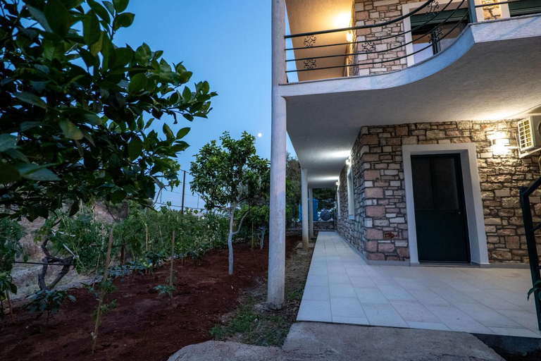 Others 4, Green Villa, Sarandës