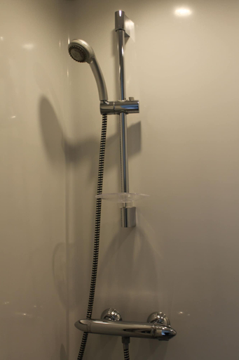 Bathroom 5, Hôtel de la Gare, Manche